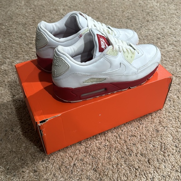 Air Max 90 white with red sole, men’s size 7.5, women’s size 9 - Picture 4 of 5
